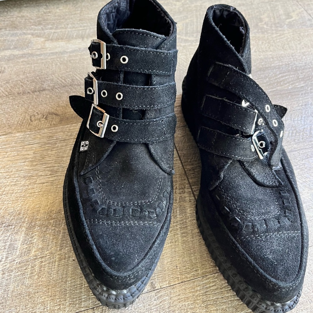 T.U.K 3 buckle suede pointed leather creeper